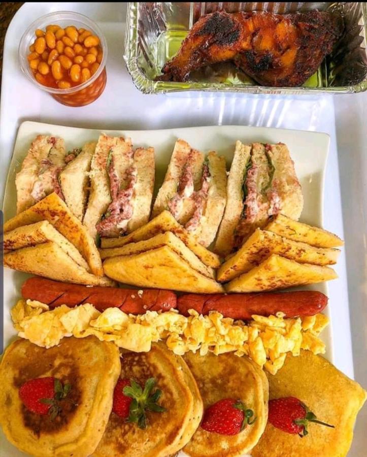 بورت هاركورت Taverna Lounge & Boutique Hotel المظهر الخارجي الصورة